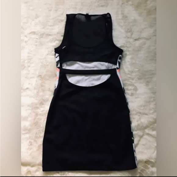 Sequenced Bebe Dress - Picture 3 of 12